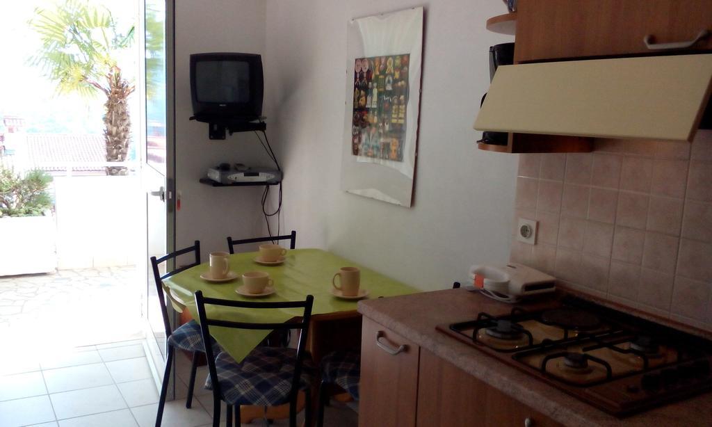 Apartments Mare Losinjska 16 Rabac Szoba fotó